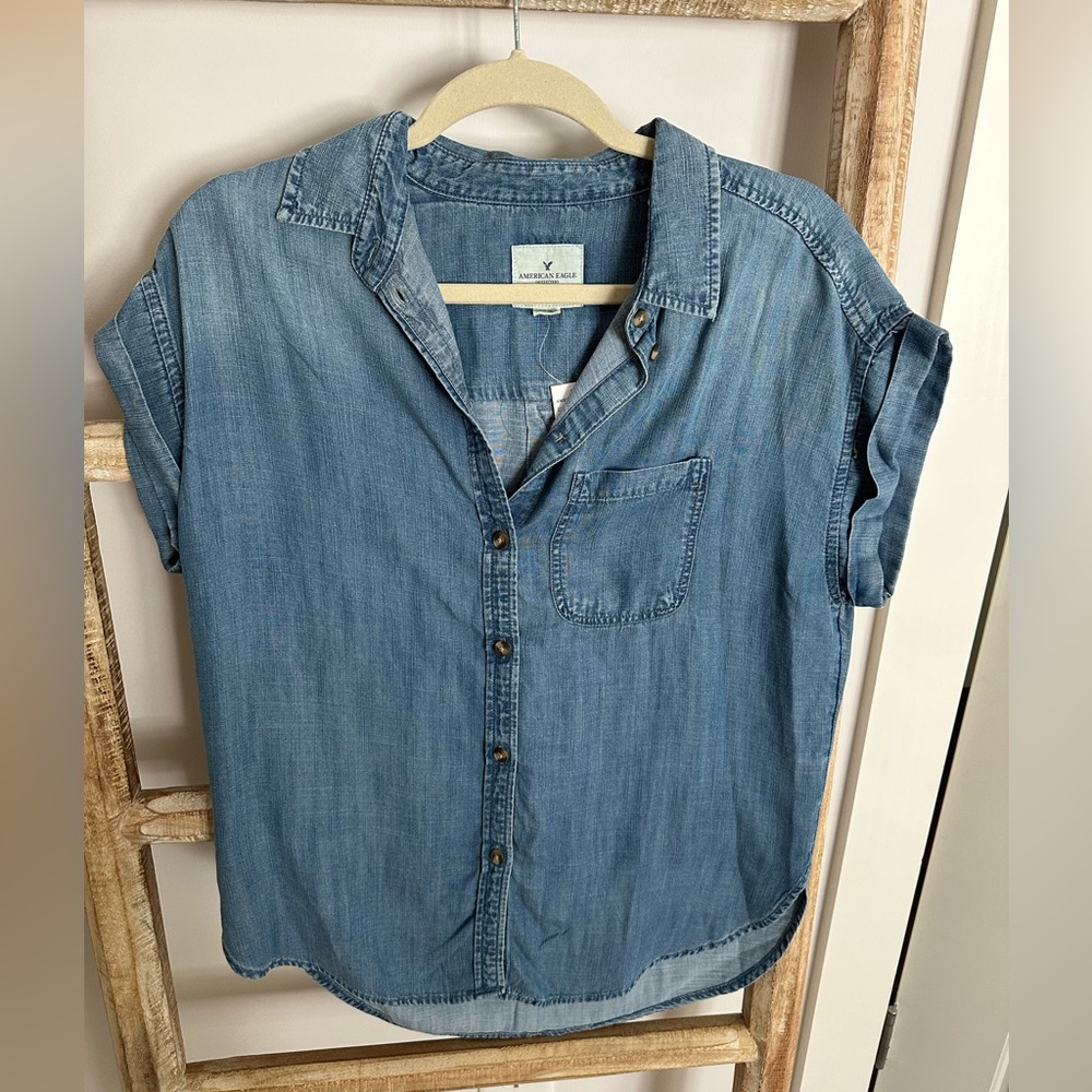 NWT American Eagle Chambray Button Down Shirt